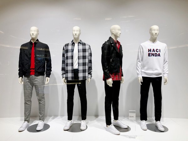 Mannequin homme stylisé : trouvez le modèle idéal pour vos vitrines