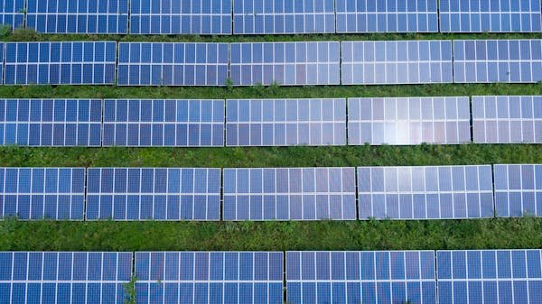 Panneaux solaires photovoltaïques : votre électricité verte simplifiée